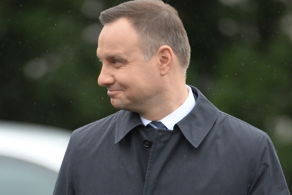 ​Prezydent Andrzej Duda podpisał ustawę wprowadzającą tzw. sieć szpitali - poinformowała Kancelaria Prezydenta. Pierwsze wykazy placówek zakwalifikowanych do sieci będą obowiązywały od 1 października tego roku. Ustawa wejdzie w życie po upływie 7 dni od dnia ogłoszenia.