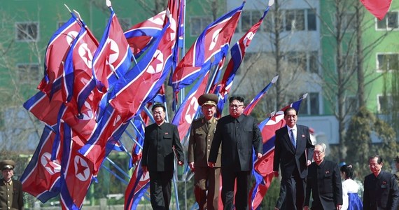 ​Przywódca Korei Płn. Kim Dzong Un uroczyście otworzył w czwartek nową dzielnicę Pjongjangu. Na ceremonię zaproszono zagraniczne media. Obserwatorzy krytycznie komentują spokój lidera wobec zaostrzającej się retoryki zapowiadającej potencjalny konflikt z USA.