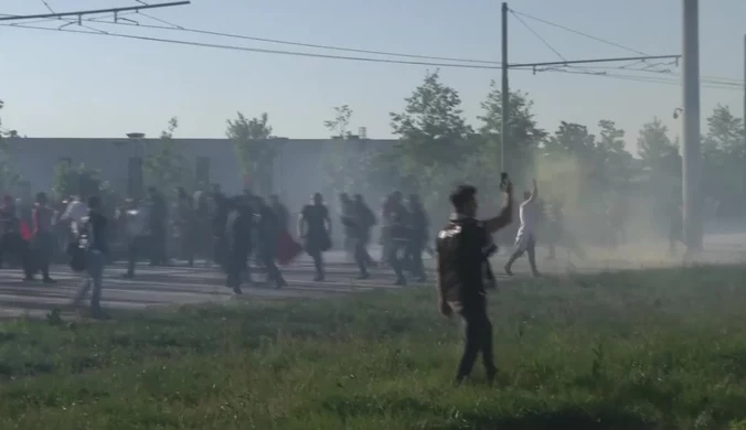 Starcia kibiców z policją przed meczem Olympique - Besiktas. Wideo