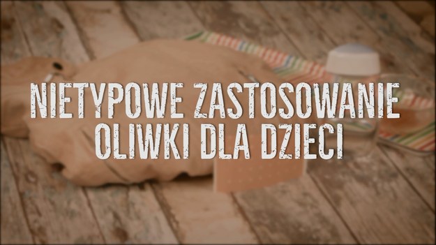 Oliwka dla dzieci to uniwersalny środek wielu zastosowań! Świetnie sprawdza się nie tylko jako prosty sposób na nawilżanie dziecięcej, ale i dorosłej skóry, to też genialny środek na mocno trzymające się plastry, zacinający się zamek, a nawet... peeling do delikatnej skóry.