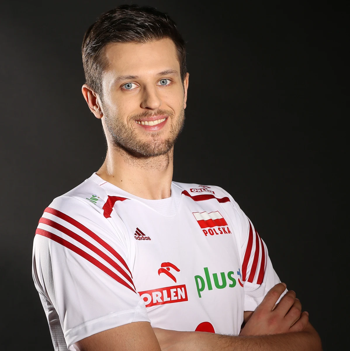 Jeden z najwybitniejszych polskich przyjmujących, trzykrotny mistrz Polski, mistrz i wicemistrz świata i triumfator Ligi Światowej - Michał Winiarski - ogłosił zakończenie kariery. Z kibicami pożegna się podczas tegorocznego finału mistrzostw Polski w łódzkiej Atlas Arenie. 33-latek jest kolejnym już reprezentantem Polski, który w ostatnim czasie podjął decyzję o zakończeniu zawodniczej kariery.