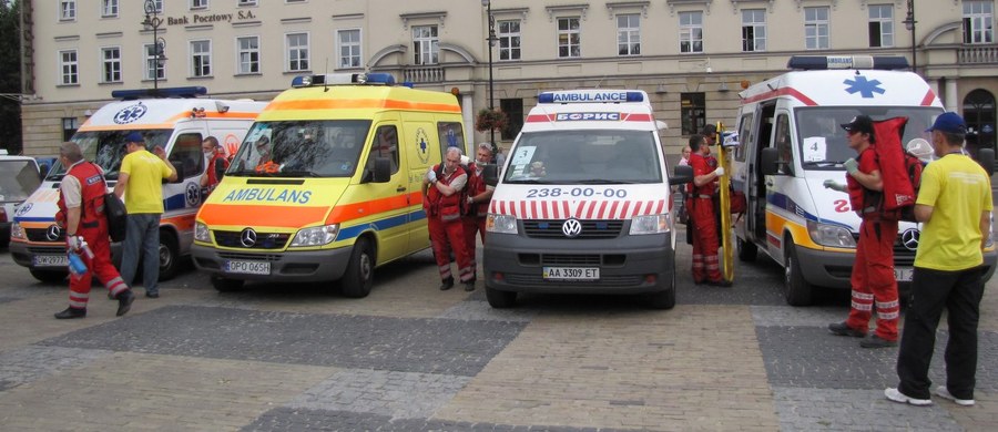 Po doniesieniach RMF FM jest wreszcie reakcja rządu na ultimatum, które dokładnie miesiąc temu w liście do premier Beaty Szydło postawili ratownicy medyczni. Żądają oni podwyżek w trzech transzach: 800 złotych już teraz, kolejnych 400 złotych we wrześniu, a za rok - następnych 400 złotych. Jeśli ich nie dostaną, zapowiadają ogólnopolski protest.