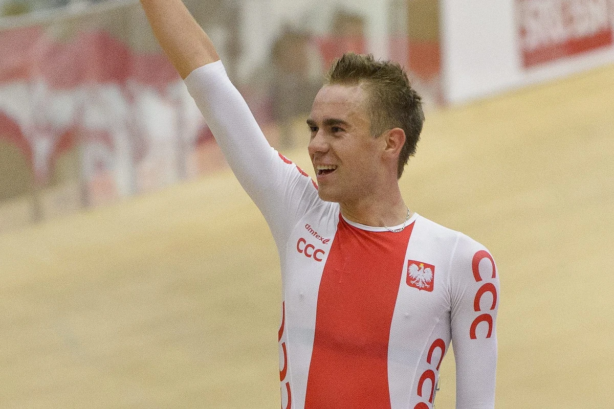 ​Wojciech Pszczolarski zdobył na torze kolarskim w Hongkongu brązowy medal mistrzostw świata w wyścigu punktowym. Triumfował Australijczyk Cameron Meyer, a srebro odebrał Polakowi na ostatnim podwójnie punktowanym finiszu Belg Kenny De Ketele.