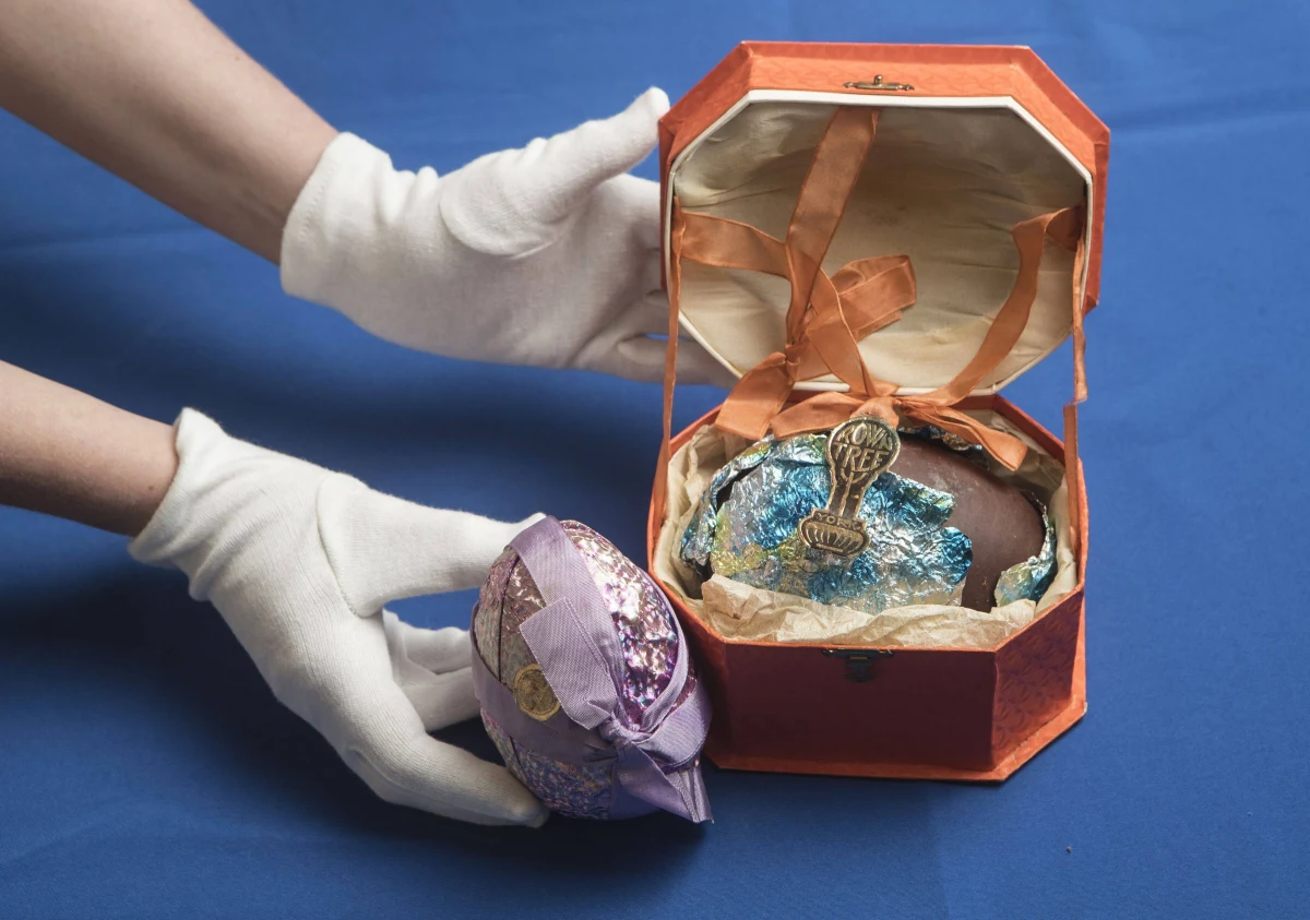 Dwa czekoladowe jajka wystawiono w muzeum w York, na północy Anglii. Oba mają ponad 90 lat. 