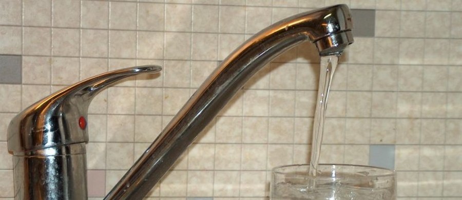 Całkowity zakaz korzystania z wody z miejskich wodociągów wydano w ponad 70-tysięcznym mieście Haskowo na południowym wschodzie Bułgarii. Powodem jest stwierdzona w wodzie zawartość uranu, znacznie przekraczająca dopuszczalny poziom. 