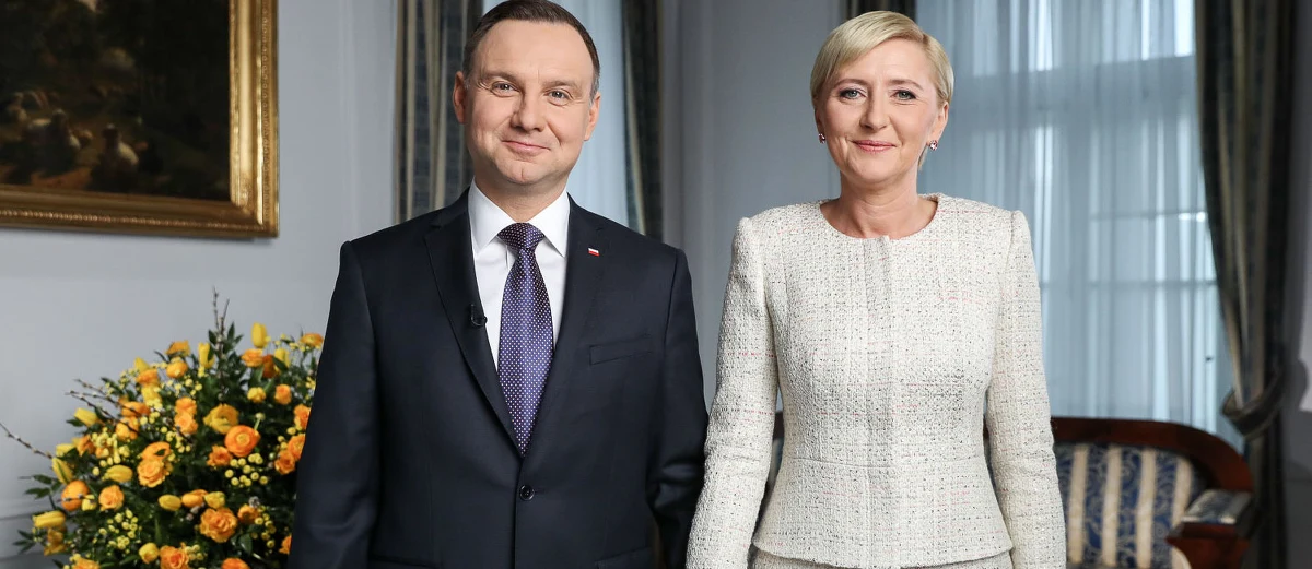 W tym roku katolicy, prawosławni i ewangelicy obchodzą Wielkanoc razem; niech będzie to symbol jedności naszego ducha - życzy prezydent Andrzej Duda z okazji Świąt Wielkanocnych. Pierwsza dama zaapelowała, aby w czasie świątecznym pamiętać o samotnych i potrzebujących.