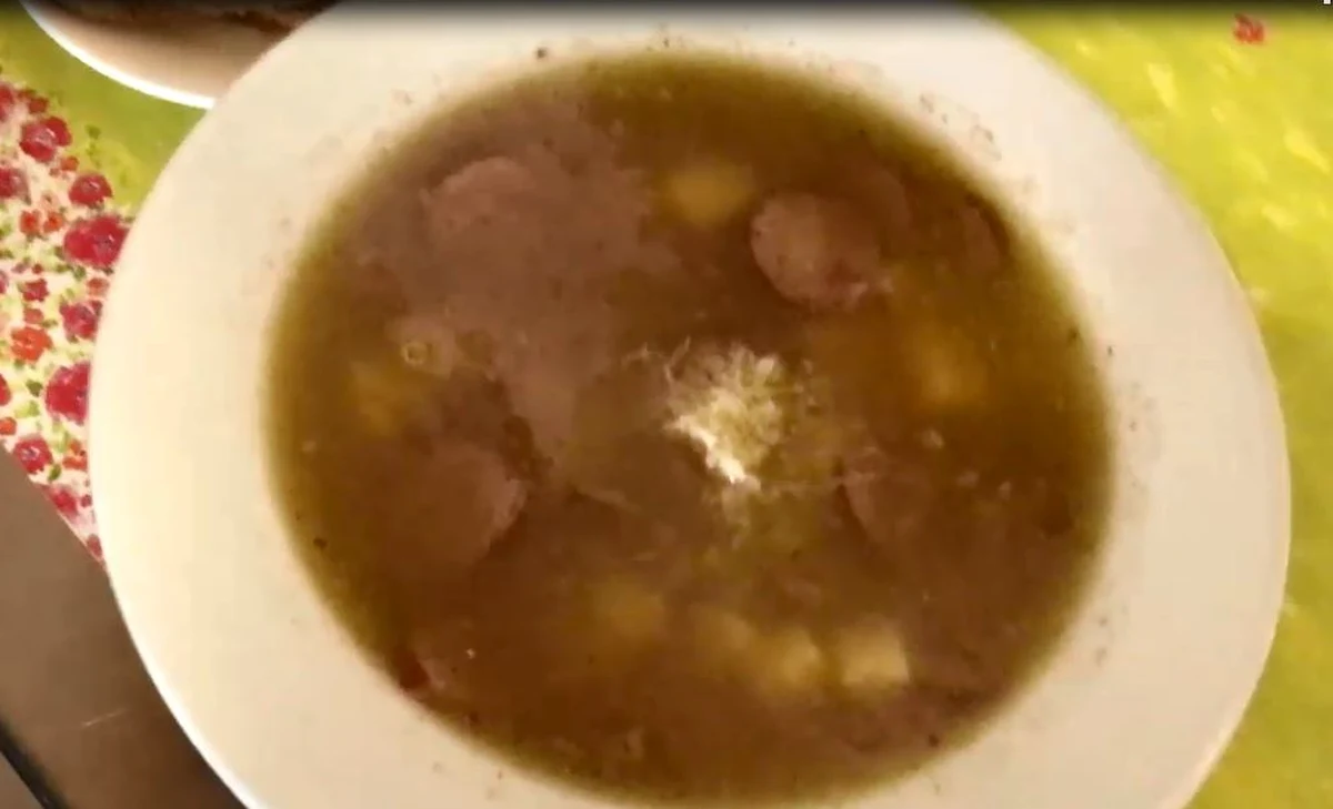 Biały barszcz, żurek - a może żur? Na Lubelszczyźnie według przepisów sprzed 200 lat podawało się właśnie żur. 