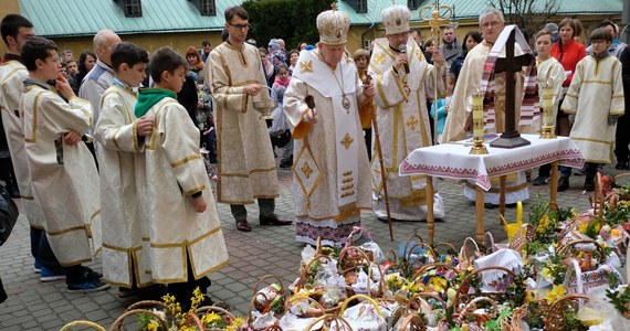 15 kwietnia prawosławni i wierni innych obrządków wschodnich obchodzą uroczystość Wielkiej Soboty. Święcone są pokarmy na wielkanocne śniadania. Już rano odprawiane były liturgie. Przez cały dzień wierni odwiedzają Groby Pańskie.