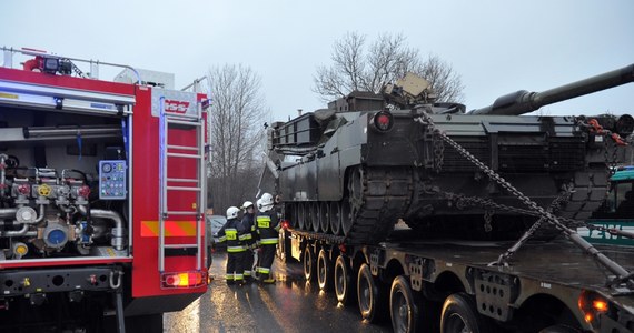 Kłopotów amerykańskich żołnierzy na polskich drogach ciąg dalszy. Tym razem dwie ciężarówki wojsk USA wjechały do rowu na obwodnicy Słupcy w Wielkopolsce. Na szczęście nikomu nic się nie stało. Informację z Gorącej Linii RMF FM potwierdziła nam miejscowa policja.