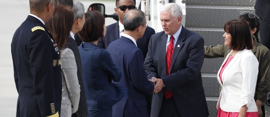 Wiceprezydent USA Mike Pence przybył do Korei Południowej, rozpoczynając 10-dniową wizytę po Azji. Wcześniej Korea Północna przeprowadziła nieudaną próbę wystrzelenia pocisku balistycznego.