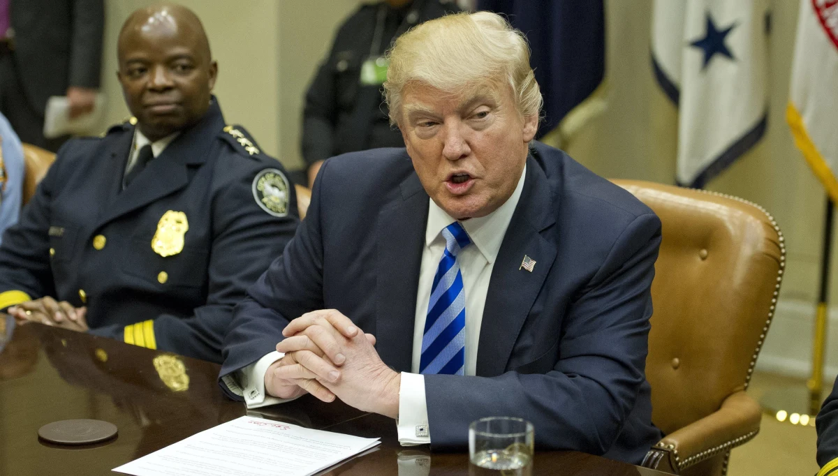 Najbliżsi doradcy wojskowi amerykańskiego prezydenta Donalda Trumpa przekazali brytyjskim władzom, że mają zdolność neutralizacji północnokoreańskiego programu nuklearnego - poinformował "Sunday Times". Gazeta zwróciła uwagę, że napięcie między Waszyngtonem i Pjongjangiem jeszcze wzrosło, gdy w czasie sobotniej parady wojskowej reżim pokazał nową rakietę, która potencjalnie może mieć zasięg międzykontynentalny.