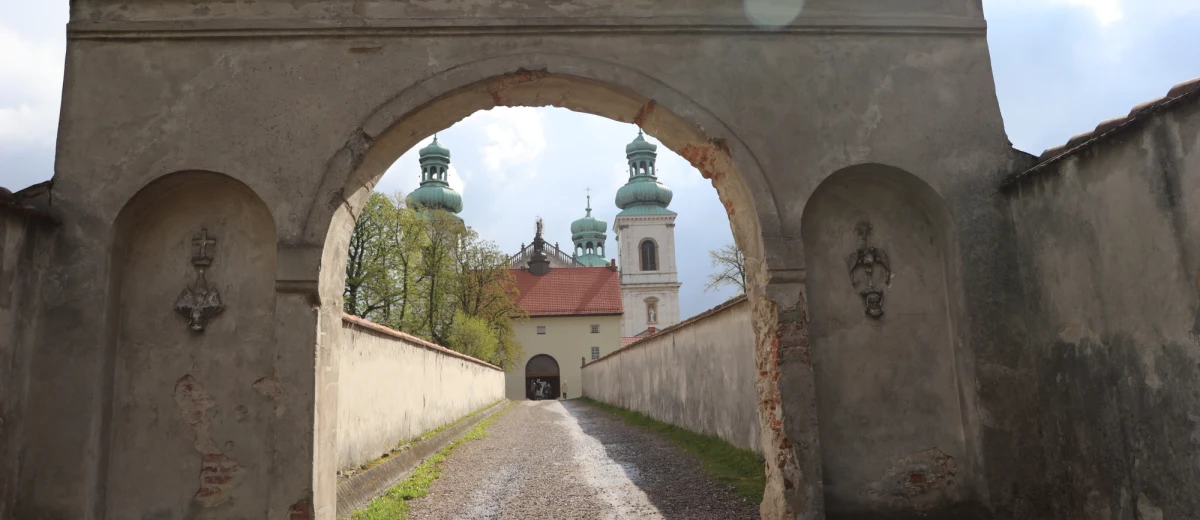 ​Dzisiaj klasztor kamedułów na krakowskich Bielanach był otwarty do zwiedzania dla kobiet. Była to jedna z zaledwie 12 okazji w roku, gdy kobiety mogły wejść do tej świątyni.