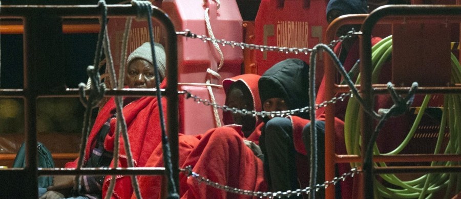 ​W ciągu ostatniego weekendu na Morzu Śródziemnym uratowano ok. 8,5 tys. migrantów, w tym wiele dzieci - poinformowała włoska straż przybrzeżna. W poniedziałek, z powodu złych warunków pogodowych, nie są prowadzone żadne akcje ratownicze.