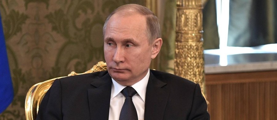 ​Prezydent Rosji Władimir Putin podpisał ustawę zaostrzającą kary dla kibiców naruszających przepisy prawa podczas meczów piłkarskich. Nowelizację przygotowano przed mistrzostwami świata, które w 2018 roku odbędą się w tym kraju.