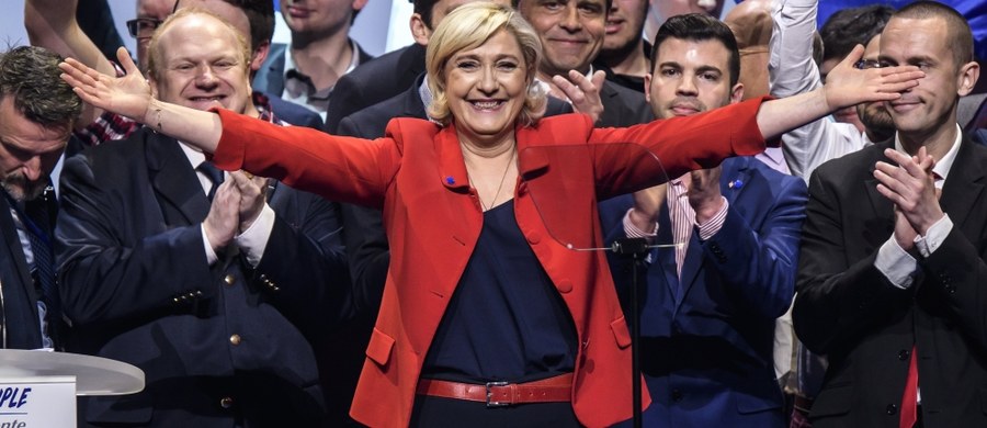 Kandydatka na prezydenta Francji w nadchodzących wyborach, szefowa Frontu Narodowego (FN) Marine Le Pen oświadczyła na wiecu wyborczym w Paryżu, że podejmie "walkę z potopem imigracji" i "wydobędzie Francję z więzienia UE". Liderka skrajnie prawicowego, antyunijnego i antyimigracyjnego FN zapewniła, że "najpilniejszych posunięć" dokona natychmiast po wyborze na prezydenta, "jeszcze przed wyborami parlamentarnymi" w czerwcu. Pierwszym z nich – jak zapowiedziała – będzie "przywrócenie Francji granic".