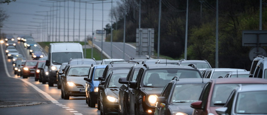 ​Od soboty na polskich drogach doszło do 187 wypadków, w których zginęło 19 osób, a 261 osób zostało rannych - poinformowała Komenda Główna Policji. W ciągu trzech dni policja zatrzymała 765 nietrzeźwych kierowców.