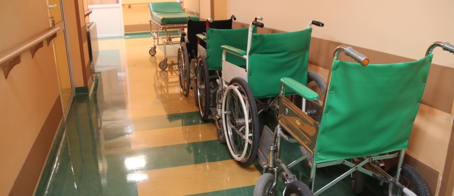 ​Była ordynator oddziału neurologii szpitala w Sanoku Agata Ś. została oskarżona o przyjmowanie łapówek. Podkarpacki wydział zamiejscowy Prokuratury Krajowej zarzucił jej łącznie 74 przestępstwa korupcyjne. Wraz z lekarką oskarżono 39 pacjentów.