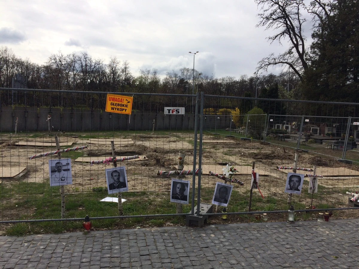We wtorek ponownie historycy i archeolodzy pojawią się na Łączce na warszawskich Powązkach Wojskowych. Tym samym rozpocznie się ostatni etap poszukiwań szczątków ofiar zbrodni komunistycznych. 