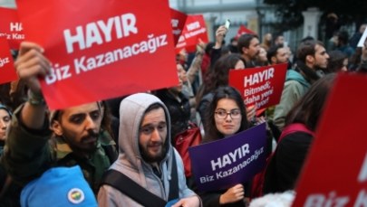 "Nieprawidłowości mogły wpłynąć na wynik referendum w Turcji"