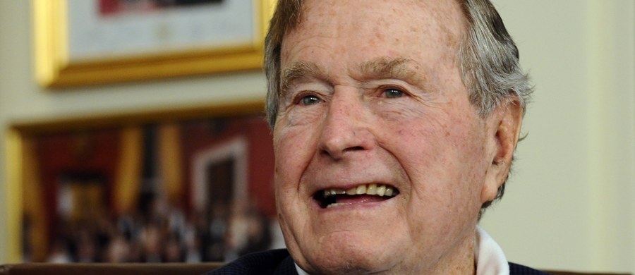 ​George H. W. Bush w ubiegły piątek ponownie trafił do szpitala w Houston w stanie Teksas. Jak poinformował we wtorek jego rzecznik, były prezydent USA skarżył się na uporczywy kaszel.