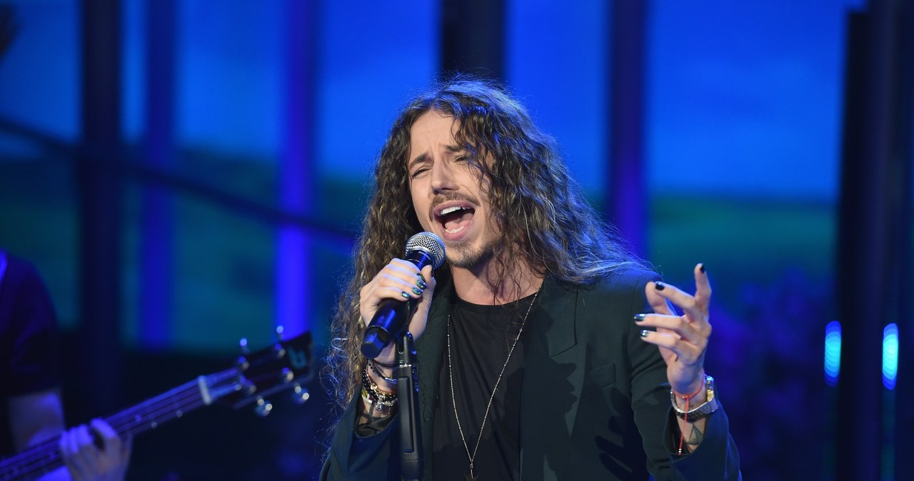 Michał Szpak w towarzystwie bohaterów dwóch popularnych polskich seriali - tak zapowiada się ósmy odcinek programu "Kocham Cię, Polsko!", który widzowie TVP2 obejrzą w sobotę, 22 kwietnia.