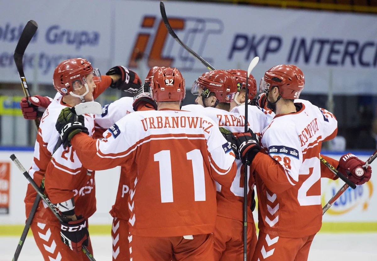 Napastnicy Alan Łyszczarczyk i Kacper Guzik oraz obrońca Damian Tomasik nie zagrają w zbliżających się hokejowych MŚ na zapleczu elity. Dzień przed wylotem kadry do Kijowa selekcjoner Jacek Płachta zrezygnował z ich usług. Do ukraińskiej stolicy Płachta zabiera 24 zawodników, do których być może dołączy na miejscu obrońca Paweł Dronia.