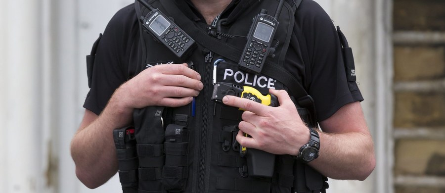 ​Brytyjska policja będzie strzelać do kierowców, co do których istnieje podejrzenie, że planują przeprowadzenie zamachu terrorystycznego. O zmianie w dotychczasowej strategii poinformował Simon Chesterman z Narodowej Rady Dowódców, która koordynuje działania służb w Wielkiej Brytanii. 