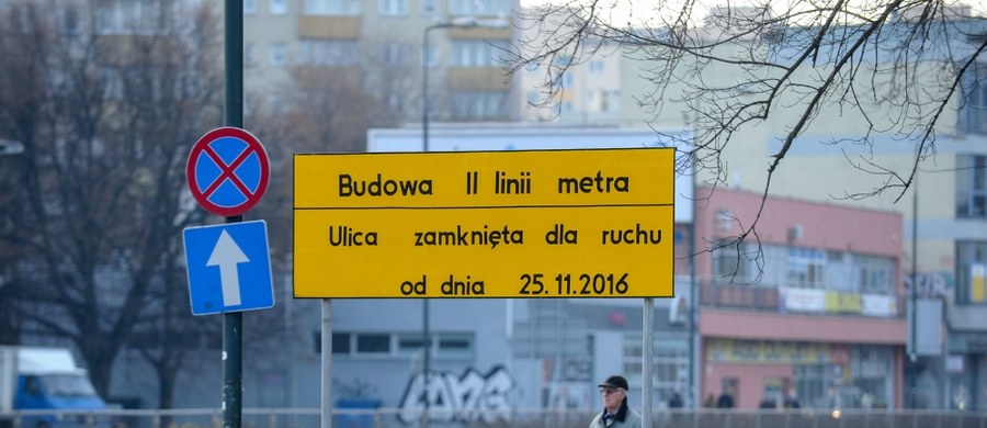 Budowa kluczowej stacji II linii warszawskiego metra wstrzymana. Chodzi o stację Księcia Janusza na Woli. Taką decyzje podjął Główny Inspektor Nadzoru Budowlanego.