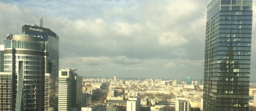 ​Warszawa jest w czołówce europejskich miast, gdzie najlepiej mieszka się i studiuje w ramach programu Erasmus - te wyniki sondażu wśród studentów prezentuje włoski dziennik "La Repubblica". Pismo odnotowuje, że wielu Włochów wysoko ocenia studia w Polsce.