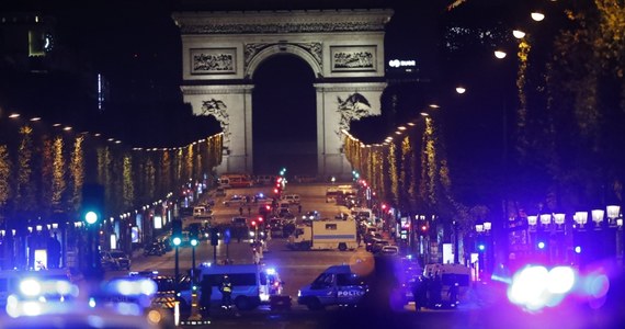 Państwo Islamskie przyznało się do wieczornego zamachu na paryskich Polach Elizejskich. Mężczyzna uzbrojony w karabin automatyczny otworzył ogień do policjantów. Jeden został zabity, dwóch funkcjonariuszy jest rannych. Napastnika zastrzelono.