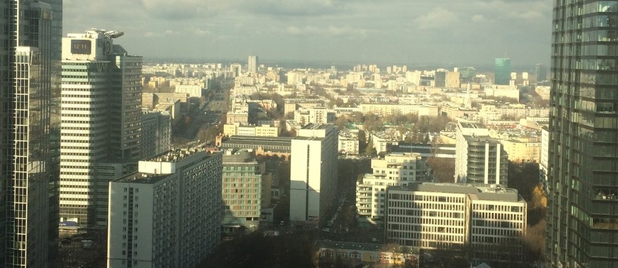 ​Dziesiątki tysięcy danych o nieruchomościach, głównie na Mokotowie, pobrał nielegalnie aplikant radcowski podczas praktyki w stołecznym urzędzie - informuje piątkowa "Rzeczpospolita".