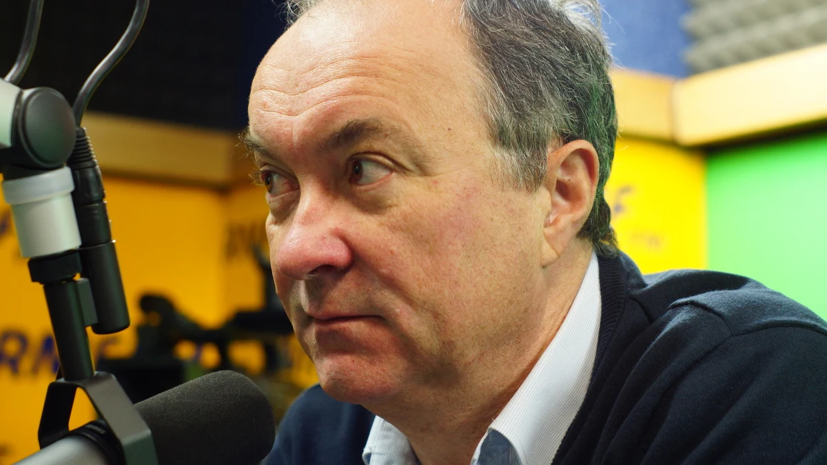 „Śmieję się z tego, co widziałem przedwczoraj na dworcu. To są jaja. Kim Ir Sen, Gomułka, Szydło, Paderewski, Tusk (…). Jak jeszcze słucham Tuska, który mówi: Ja to tak przez przypadek przyjechałem tym pociągiem… To było śmieszne i aroganckie”. Szanując pana Tuska, uważam jednak, że to było robienie szopki. Tusk przyjechał przecież na poważne przesłuchanie do prokuratury, które - moim zdaniem - jest niepoważne – powiedział w Porannej rozmowie w RMF FM Włodzimierz Czarzasty. „PiS zrobi wszystko, by Tusk nie był kandydatem na prezydenta ze względów formalnych, czyli np. jakiś Trybunał Stanu, jakieś zarzuty, jakiś wyrok. Myślę, że tak będzie, bo jak PiS nie jest w stanie wygrać, to coś zaczyna kombinować, np. kombinuje z dwiema kadencjami” – dodał przewodniczący SLD. Czarzasty wyraził także opinię, że „lewica Polsce jest potrzebna”. „Jeżeli chodzi o SLD, to nie ma wroga na lewicy. Myślę, że inne podmioty też to kiedyś zrozumieją” – podkreślił. Zapytany o ewentualny start Roberta Biedronia w wyborach prezydenckich przewodniczący Sojuszu ocenił, że byłaby to „ciekawa kandydatura”. 