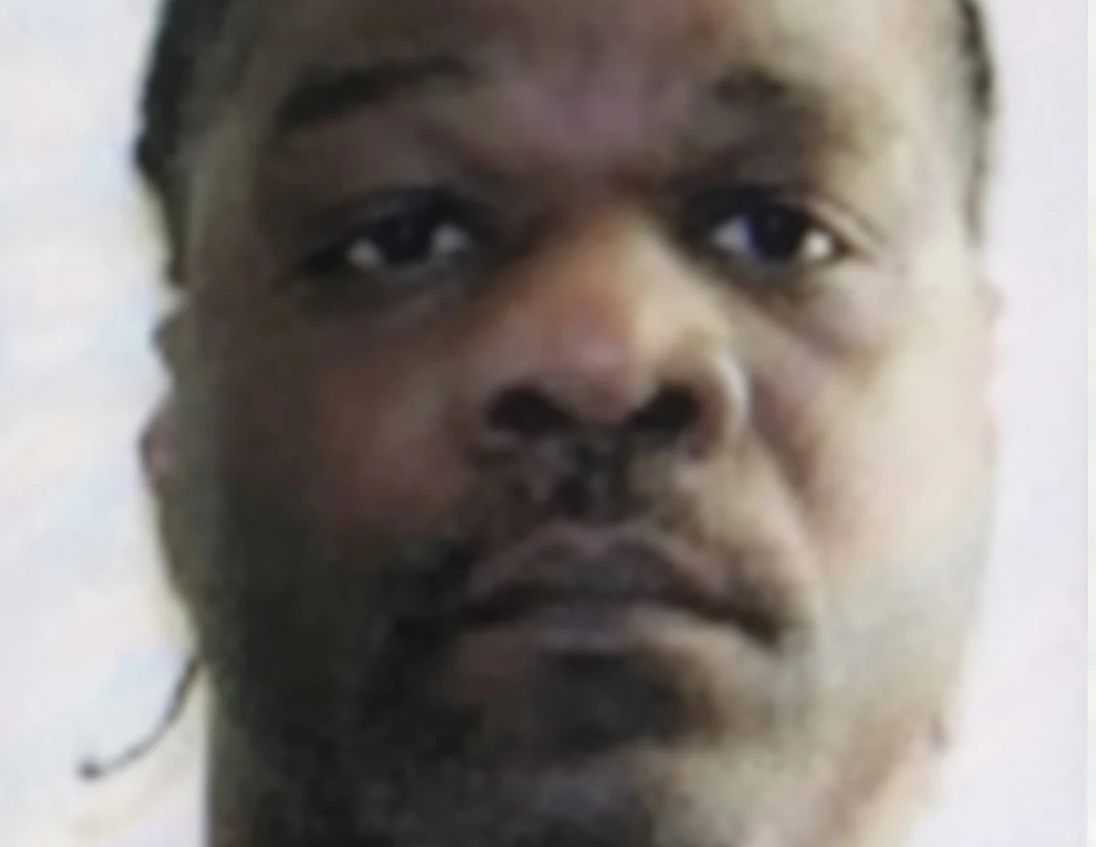 ​Mimo desperackich, prowadzonych do ostatniej chwili zabiegów obrońców, w stanie Arkansas wykonano w piątek rano (czasu polskiego) pierwszą od roku 2005 egzekucję. Kontrowersje budzi jednak decyzja władz tego stanu zmierzająca do wykonania ośmiu egzekucji w ciągu 11 dni. Decyzję podjęto po tym jak producent Norcuronu - środka zwiotczającego mięśnie, stosowanego przed śmiertelnym zastrzykiem - odmówił władzom stanowym dalszej sprzedaży tego środka. Stan Arkansas posiada zapasy Norcuronu tylko do końca kwietnia. 