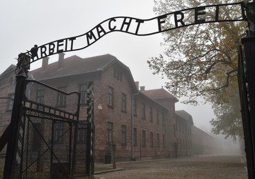 Nazwali Auschwitz „polskim obozem”. Interweniowała ambasada