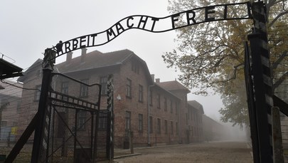 Nazwali Auschwitz „polskim obozem”. Interweniowała ambasada