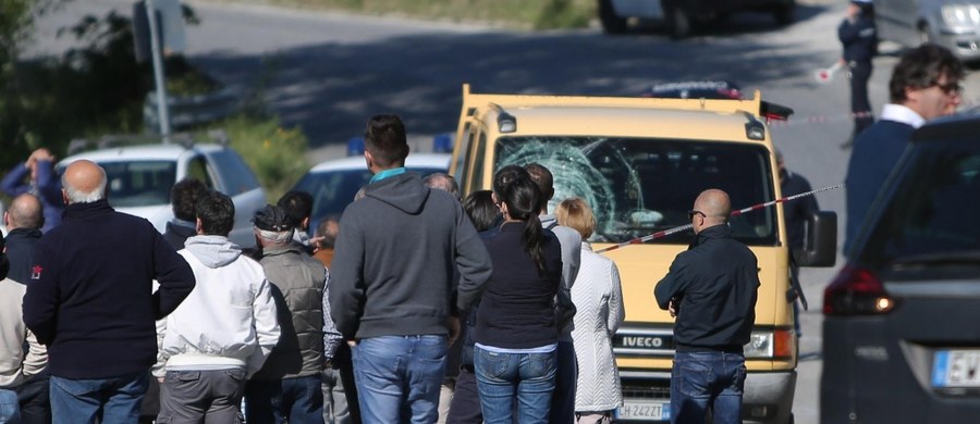 ​Kolarski peleton w szoku po tragicznej śmierci Michele Scarponiego. Za pośrednictwem portali społecznościowych kondolencje spływają z całego świata. Zwycięzca Giro d'Italia w 2011 roku zginął w sobotę rano podczas treningu, potrącony przez samochód.