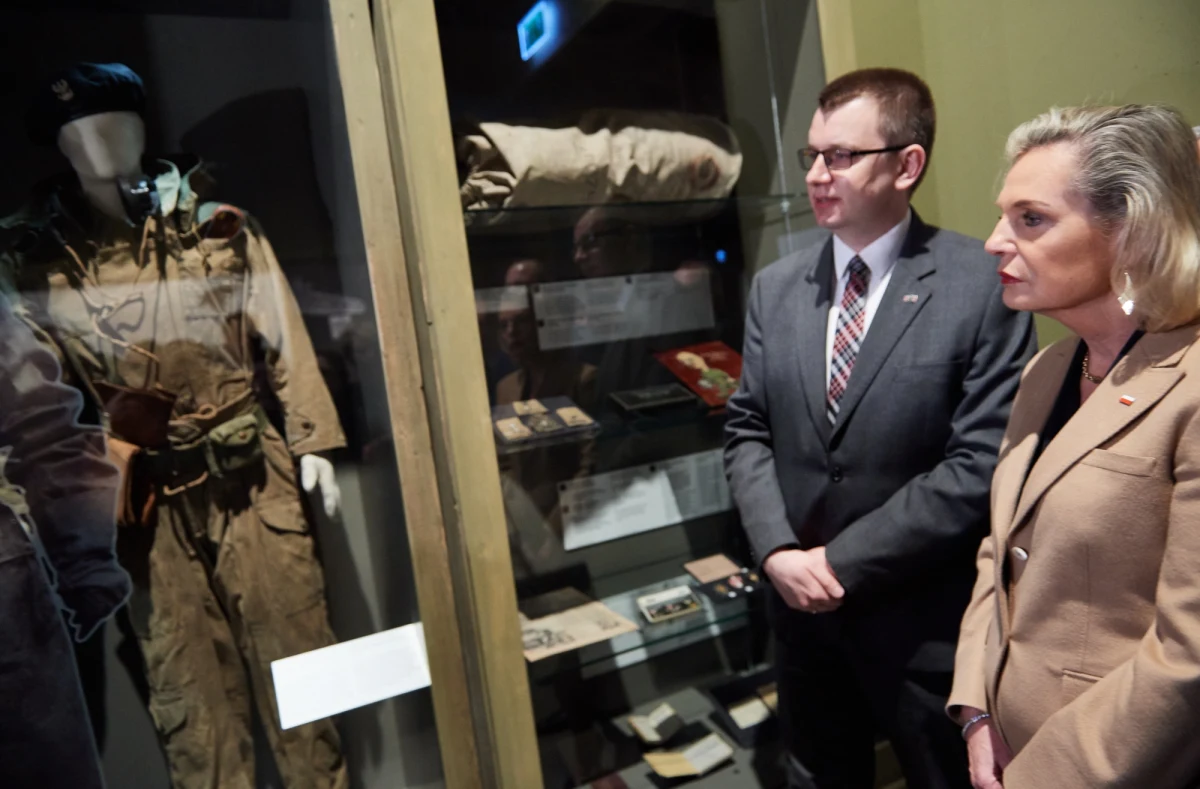 Jako fascynujące i świetnie zrobione oceniła Muzeum II Wojny Światowej w Gdańsku Anna Maria Anders - córka generała Andersa, która obejrzała ekspozycję główną placówki. Minister zadeklarowała chęć przekazania muzeum kolejnych pamiątek po ojcu.