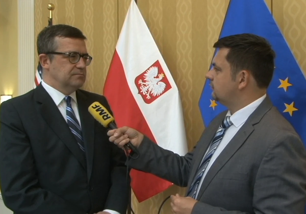 "Jeśli chodzi o ruch bezwizowy, strona amerykańska ma taką zasadę, że tzw. ‘refusal rate’, czyli procent odmów, powinien wynosić co najwyżej 3 procent. W tej chwili, jeżeli chodzi o Polskę, wynosi on 5,38 procent (tyle osób ze wszystkich ubiegających się o możliwość wjazdu do USA nie otrzymuje wizy - RMF FM). W związku z tym strona amerykańska twierdzi, że powinniśmy się starać, aby to było poniżej 3 procent" - mówi w rozmowie z amerykańskim korespondentem RMF FM Pawłem Żuchowskim ambasador RP w Waszyngtonie Piotr Wilczek.