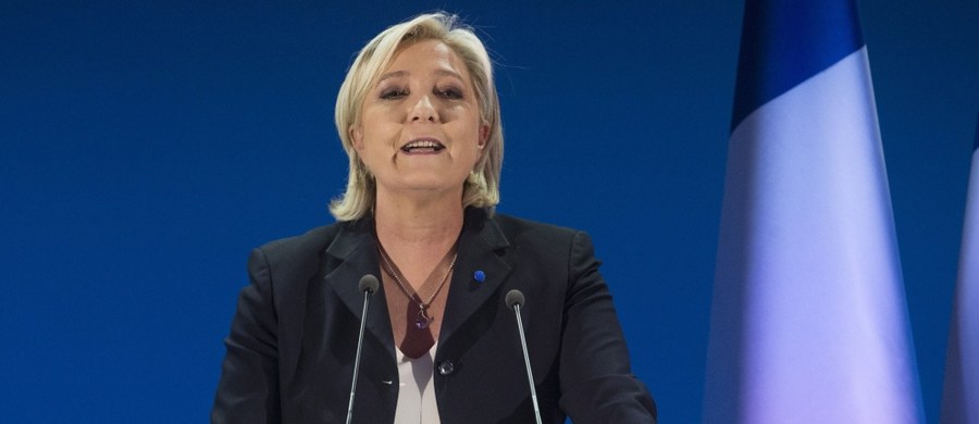 ​Szefowa Frontu Narodowego Marine Le Pen, ubiegająca się o urząd prezydenta Francji, ostro zaatakowała centrystę Emmanuela Macrona, z którym 7 maja zmierzy się w drugiej turze wyborów. Zarzuciła mu "słabość" w obliczu terroryzmu islamskiego.