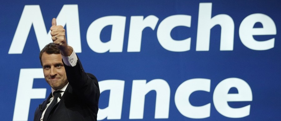 Centrysta Emmanuel Macron w pierwszej turze wyborów prezydenckich we Francji zdobył 24,01 proc. głosów - wynika z oficjalnych rezultatów ogłoszonych przez MSW. Szefowa skrajnie prawicowego Frontu Narodowego Marine Le Pen otrzymała 21,30 proc.