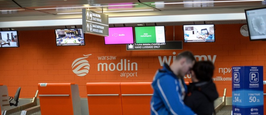 Lotnisko w Modlinie obsłużyło już dziewięć milionów pasażerów. Z roku na rok z portu tego korzysta coraz więcej podróżnych, dlatego zarząd planuje rozbudowę lotniska. Dziewięciomilionowy pasażer został odprawiony w poniedziałek.