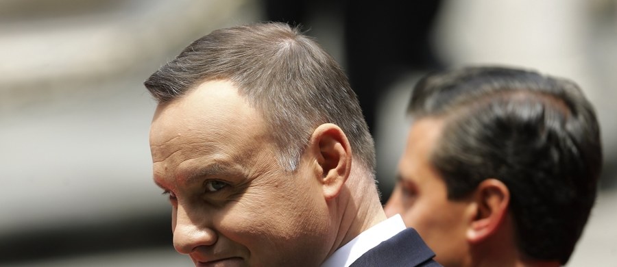 Chcemy pogłębiać gospodarcze relacje dwustronne między Polską i Meksykiem - powiedział prezydent Andrzej Duda po rozmowach z prezydentem Meksyku Enrique Pena Nieto w stolicy tego kraju. Podkreślił, że wizyta w Meksyku - pierwszym odwiedzanym przez niego państwie Ameryki Łacińskiej - ma nadać polsko-meksykańskim relacjom gospodarczym zupełnie nową formułę i nowy wymiar.