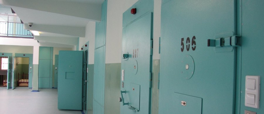 Ministerstwo Sprawiedliwości planuje, że przestarzałe areszty zostaną zamknięte, a Służba Więzienna będzie mieć własną, resortową szkołę wyższą – pisze "Rzeczpospolita".