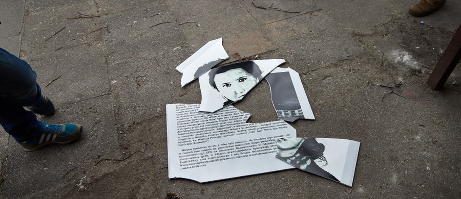 Czterech mężczyzn w wieku od 19 do 21 lat jest podejrzanych o zniszczenie tablicy informacyjnej, umieszczonej obok gdańskiego pomnika Danuty Siedzikówny "Inki”.  Wszyscy są mieszkańcami Gdańska.