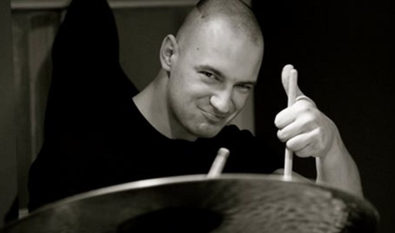 Muzycy grupy Acoustic Praise podali, że przyczyną śmierci perkusisty Krzysztofa Kwiatkowskiego był "tragiczny wypadek".