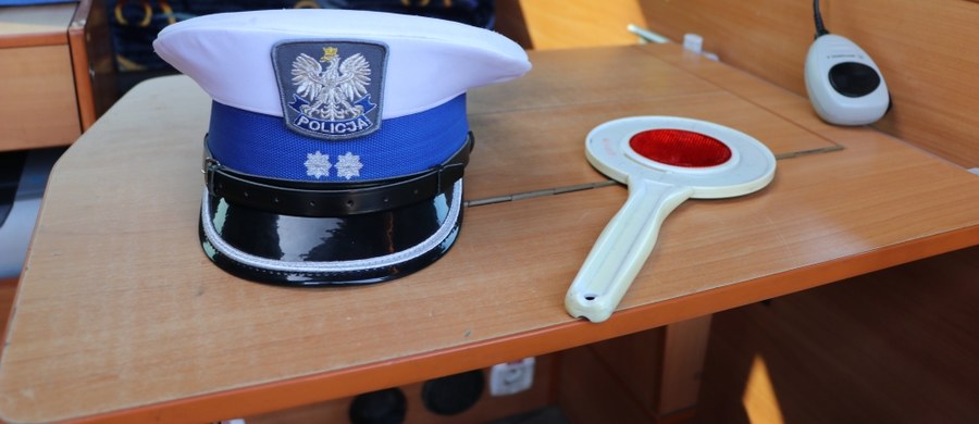 Zamknięte skrzydło policyjnego komisariatu w Poznaniu. To decyzja miejskiego komendanta w reakcji na inwazję kleszczy gołębich. Pajęczaki pogryzły policjantów. 