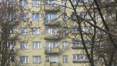 Tragedia na warszawskim Ursynowie. 3-letnie dziecko wypadło z 8. piętra