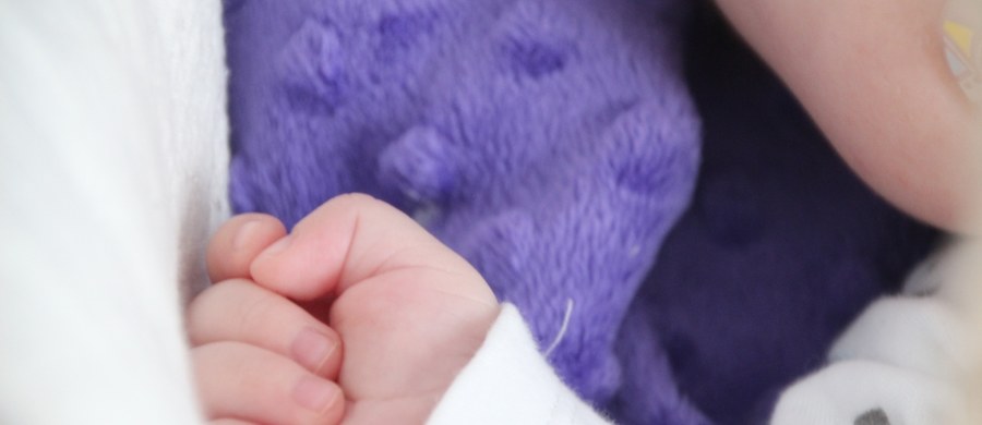 "Bez skutku walczymy o dostęp do leku ratującego życie naszym dzieciom" - alarmują rodzice noworodków z wrodzonymi wadami serca. Mimo ich apeli na opublikowanej właśnie nowej liście leków refundowanych znów zabrakło preparatu przeciwko śmiertelnie niebezpiecznemu dla chorych niemowląt wirusowi RS. 