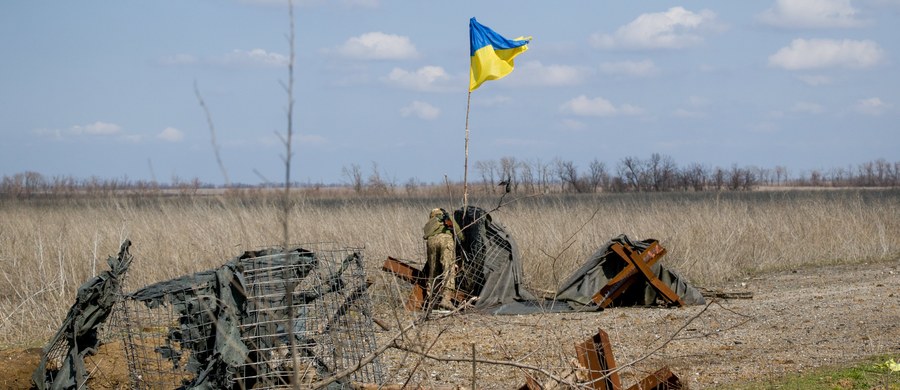 Zaostrzyła się sytuacja w konflikcie między siłami rządowymi Ukrainy a prorosyjskimi separatystami w Donbasie na wschodzie kraju. Ostatniej doby zginęło tam trzech ukraińskich żołnierzy, a czterech zostało rannych.