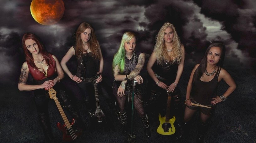 Heavymetalowa grupa Burning Witches ze Szwajcarii przygotowała debiutancki album.